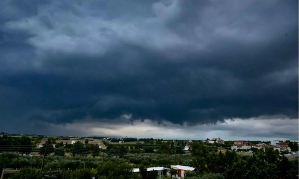 Καιρός αύριο: Λιακάδα σε Αττική, βροχή σε Θεσσαλονίκη – Πού θα ρίξει χαλάζι και καταιγίδες